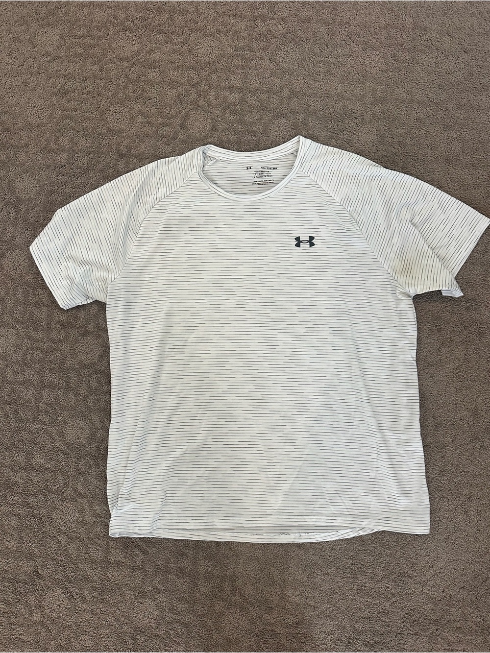 Men’s xxl under Armour short sleeve athletic top